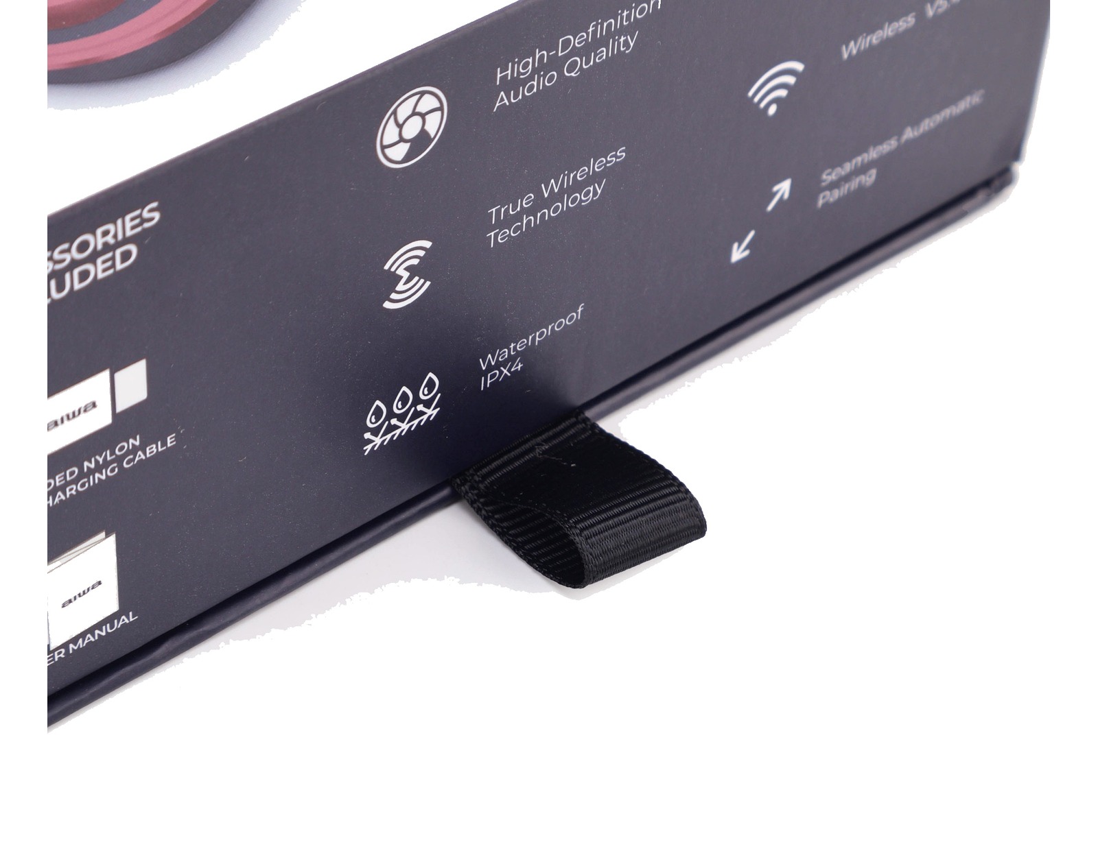 Lid fit detail on wireless earbuds packaging box