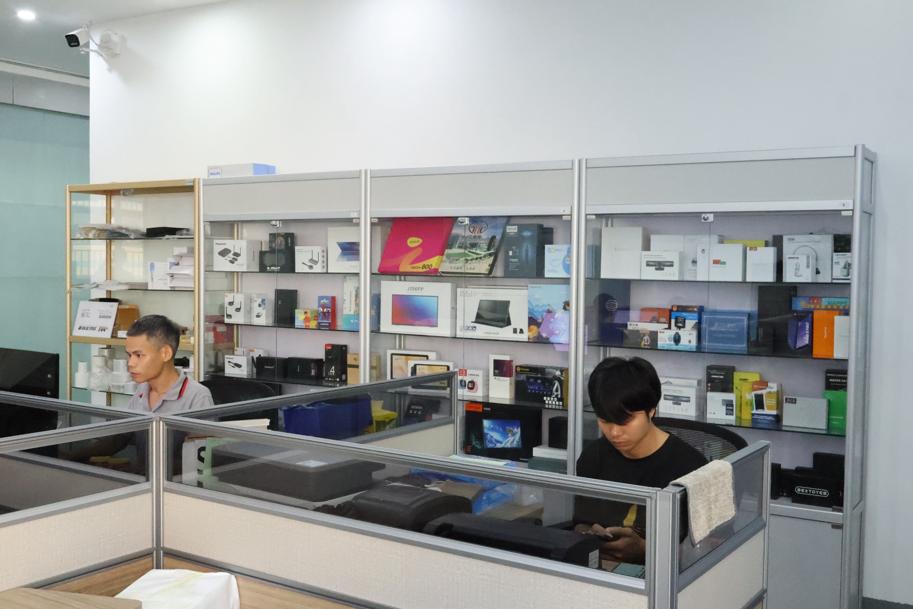 VENFOR packaging sample office and project desks