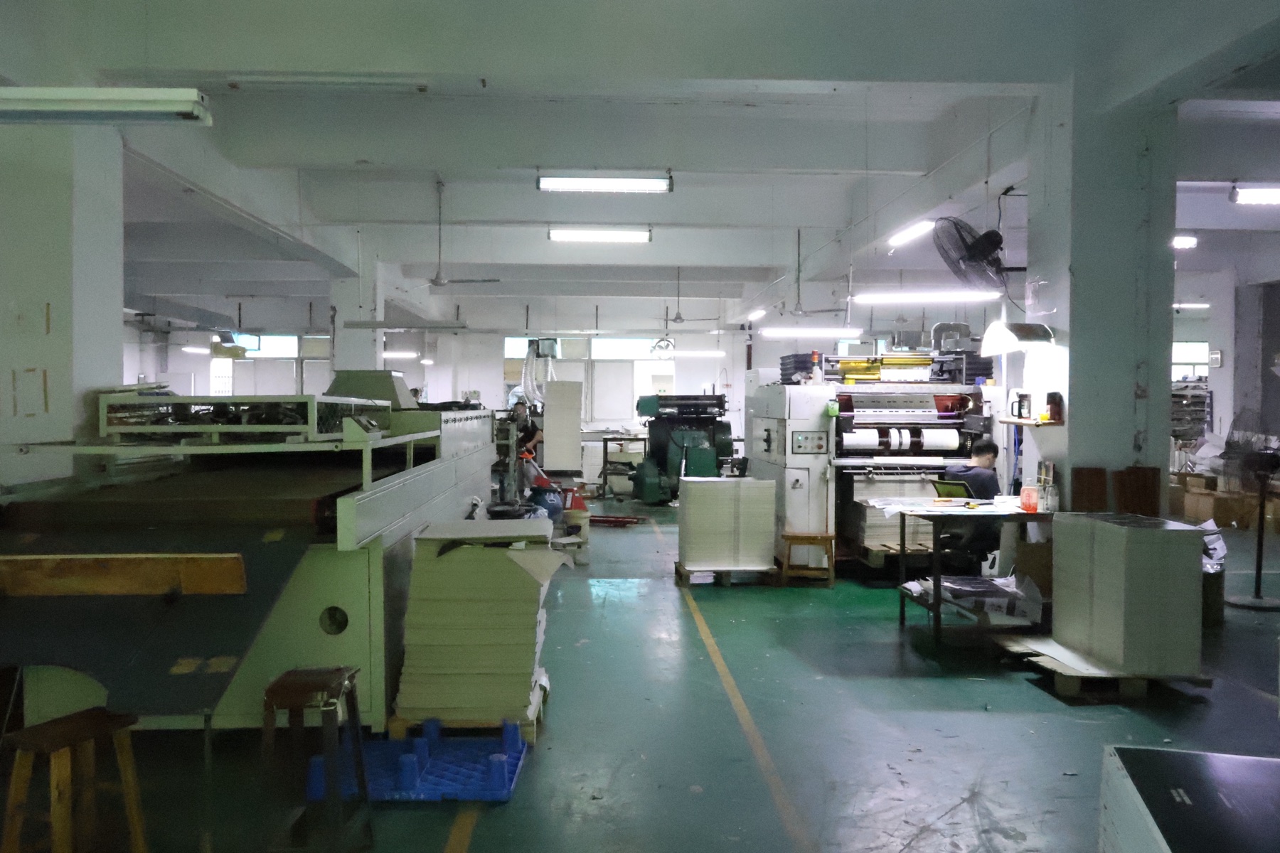 Wide view of VENFOR paper packaging workshop